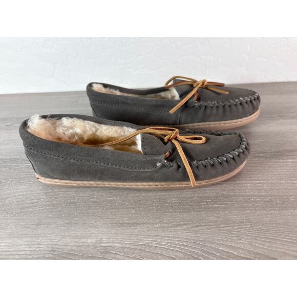 Minnetonka Women's Sheepskin Hardsole Moccasin Slippers Gray Women's Size 7 NWOB - Picture 1 of 7